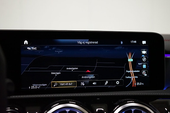 Mercedes-Benz CLA35 14 of 18