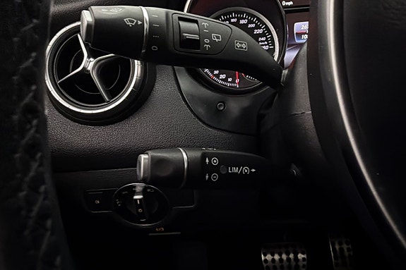 Mercedes-Benz CLA180 11 of 25