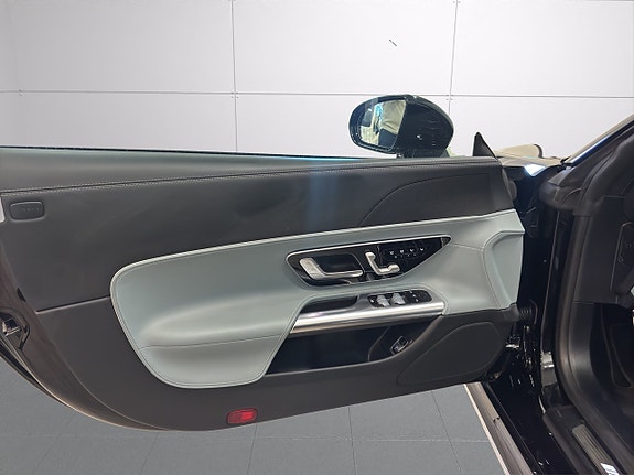 Mercedes-Benz SL63 16 of 24