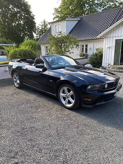Ford Mustang 3 of 6