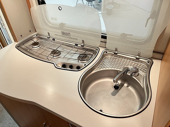 Knaus SPORT TI 650 (Solcell+3 500kg+4 bält+TRUMA) 11 of 17