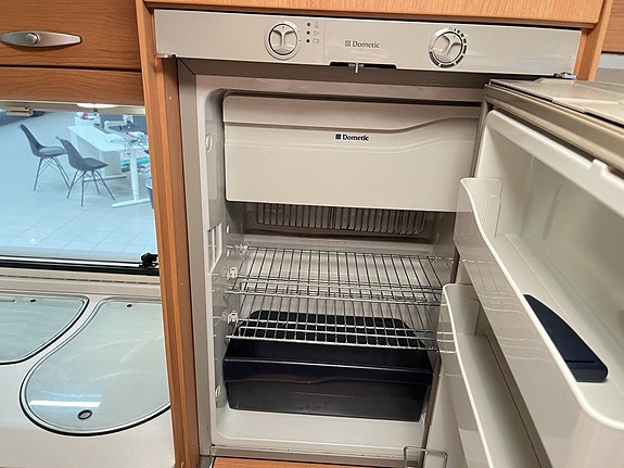 Knaus SPORT TI 650 (Solcell+3 500kg+4 bält+TRUMA) 12 of 17