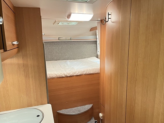 Knaus SPORT TI 650 (Solcell+3 500kg+4 bält+TRUMA) 10 of 17