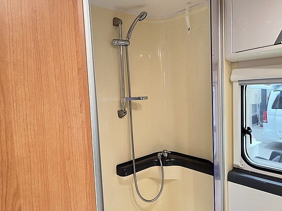 Knaus SPORT TI 650 (Solcell+3 500kg+4 bält+TRUMA) 13 of 17