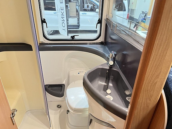 Knaus SPORT TI 650 (Solcell+3 500kg+4 bält+TRUMA) 14 of 17