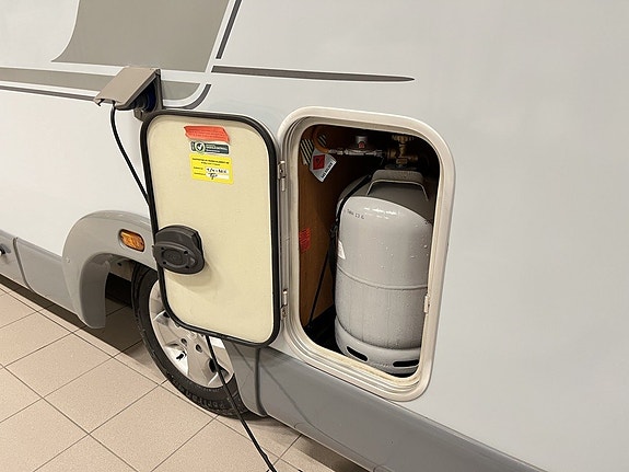 Knaus SPORT TI 650 (Solcell+3 500kg+4 bält+TRUMA) 7 of 17