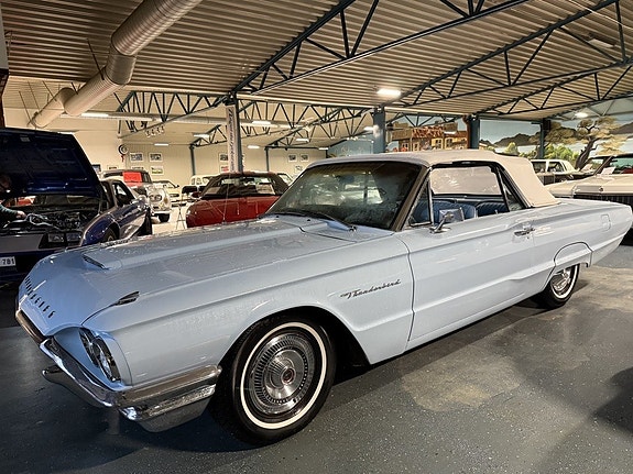 Ford Thunderbird 13 of 19
