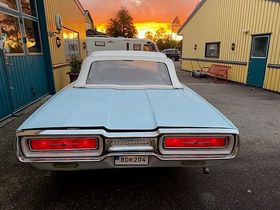 Ford Thunderbird 7 of 19