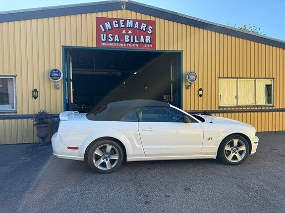 Ford Thunderbird 24 of 30