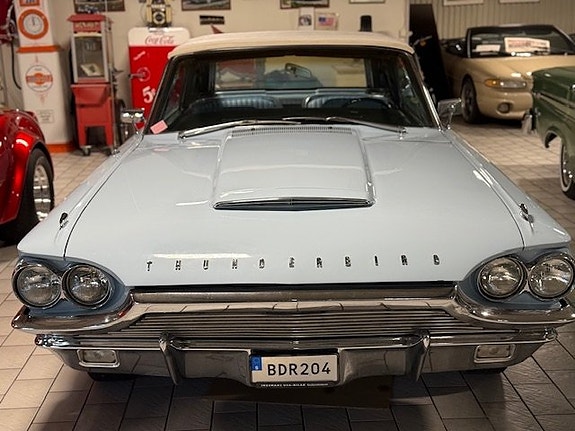 Ford Thunderbird 11 of 19