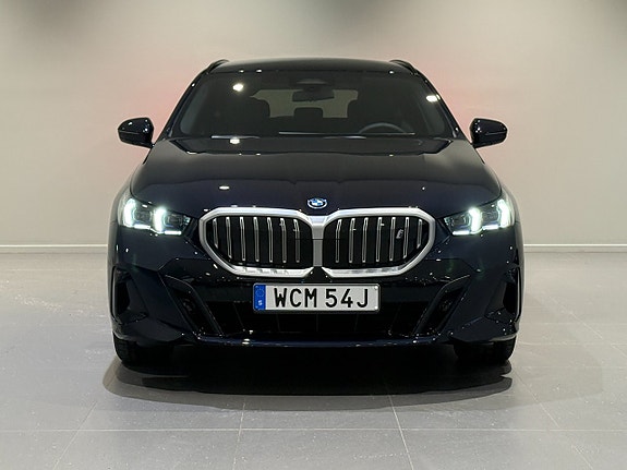 BMW i5 2 of 18