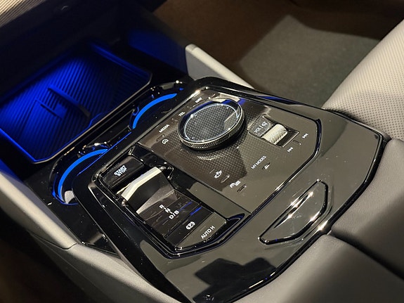 BMW i5 16 of 18