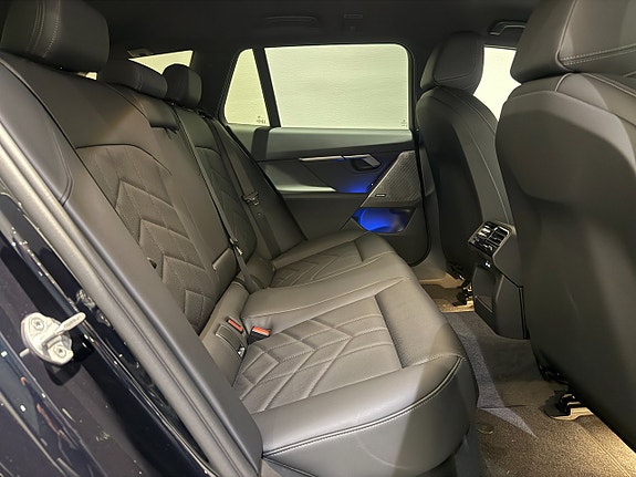 BMW i5 7 of 18