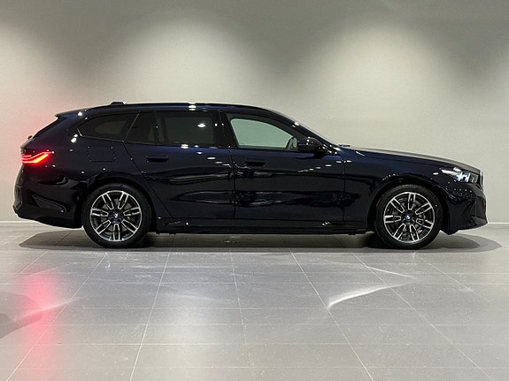 BMW i5 3 of 18