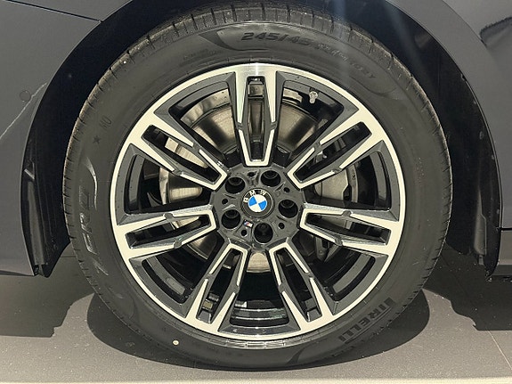 BMW i5 5 of 18