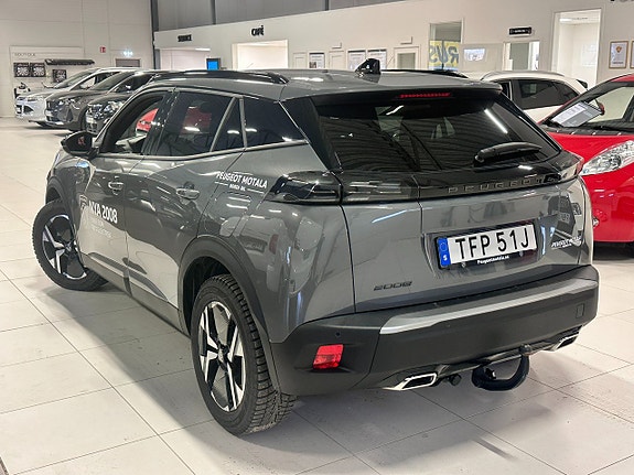 Peugeot 2008 2 of 5