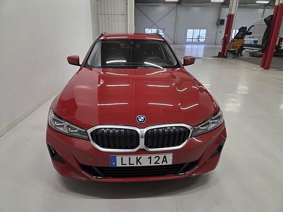 BMW 330e 2 of 10