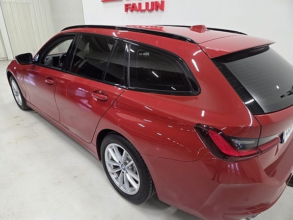 BMW 330e 9 of 10