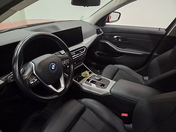 BMW 330e 10 of 10