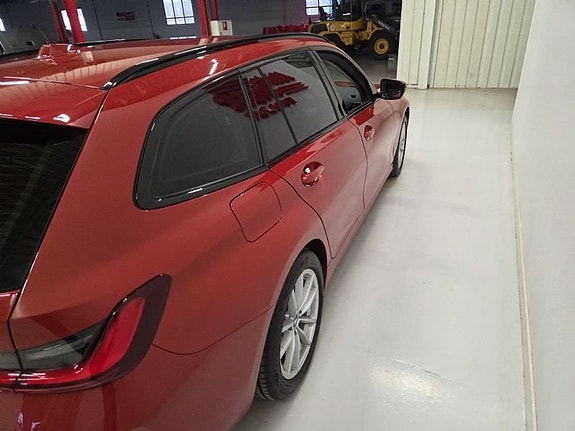 BMW 330e 6 of 10