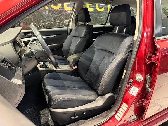 Subaru Legacy 12 of 22