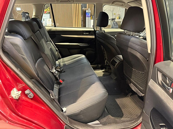 Subaru Legacy 14 of 22