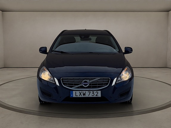 Volvo V60 2 of 5