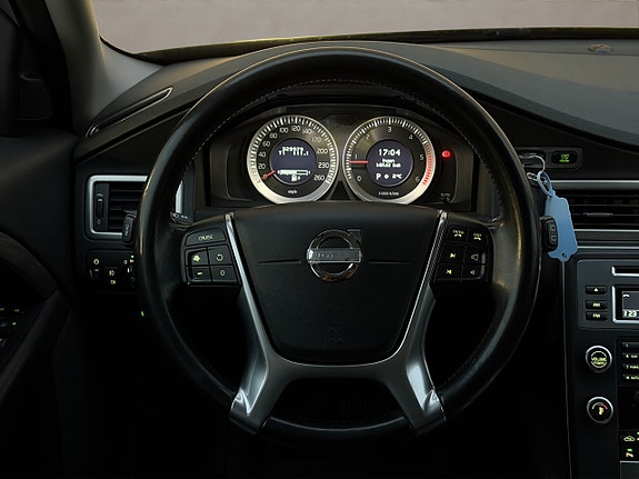 Volvo V70 4 of 5