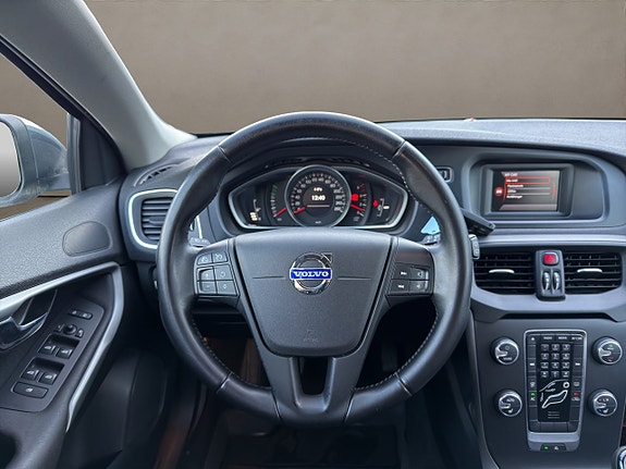Volvo V40 4 of 5