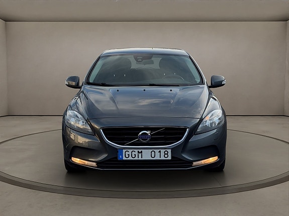 Volvo V40 2 of 5