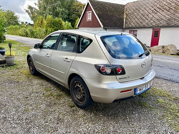 Mazda 3 4 of 7