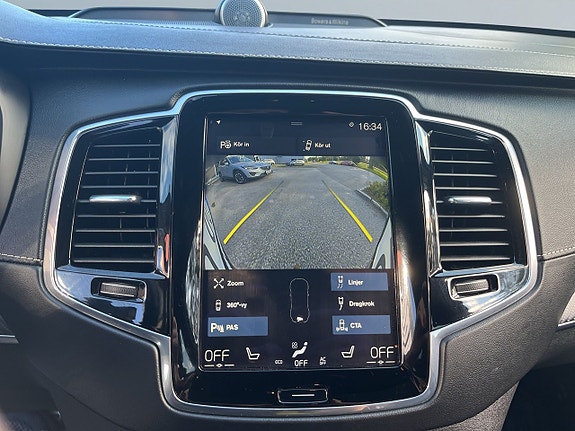Volvo XC90 15 of 23