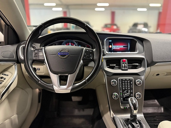 Volvo V40 13 of 18