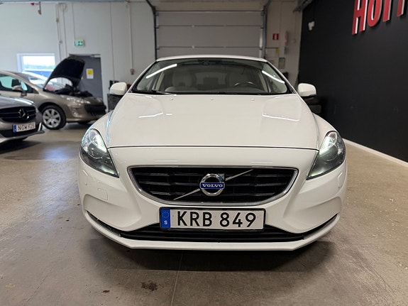 Volvo V40 8 of 18