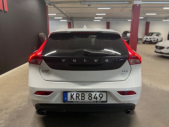 Volvo V40 4 of 18