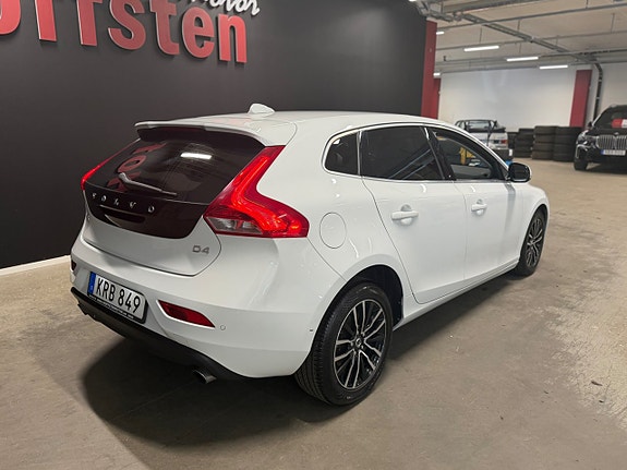 Volvo V40 3 of 18