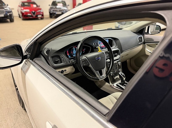 Volvo V40 14 of 18