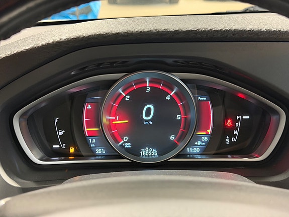 Volvo V40 15 of 18