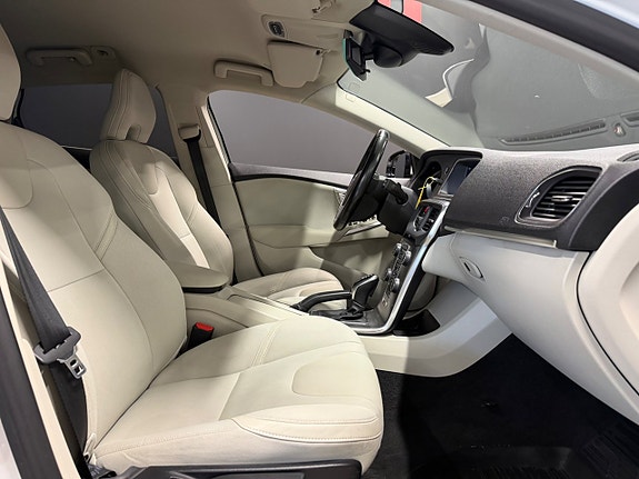 Volvo V40 11 of 18