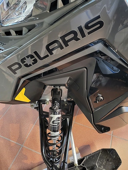 Polaris Indy Adventure S4 137" 5 of 8