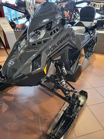Polaris Indy Adventure S4 137" 4 of 8