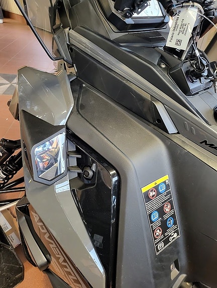 Polaris Indy Adventure S4 137" 6 of 8