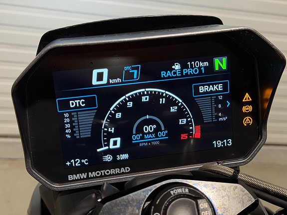 BMW Motorrad M 1000 R Full Carbon Fiber 10 of 13