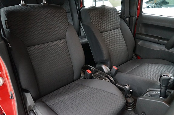 Suzuki Jimny 13 of 23