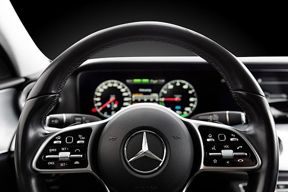 Mercedes-Benz E300 de 8 of 17