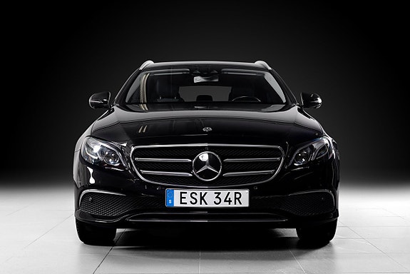 Mercedes-Benz E300 de 3 of 17