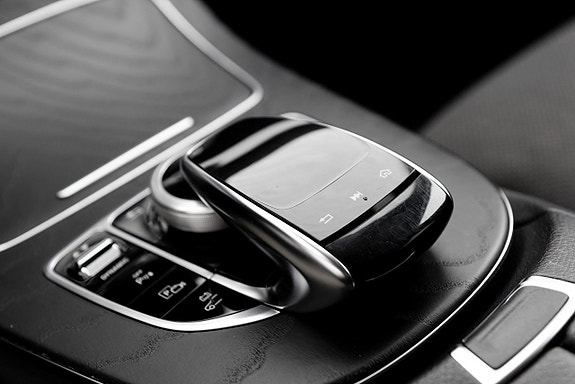 Mercedes-Benz E300 de 13 of 17