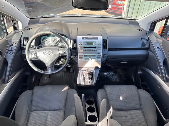Toyota Corolla Verso 15 of 21