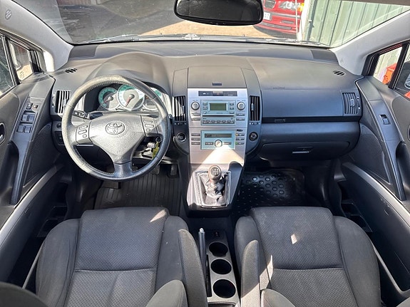 Toyota Corolla Verso 12 of 17