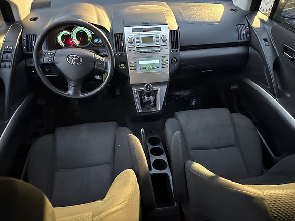 Toyota Corolla Verso 14 of 21